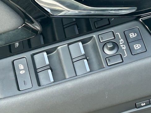 Used 2024 Land Rover Range Rover Evoque S image 25