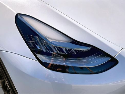 Used 2023 Tesla Model Y Long Range AWD/4WD image 26