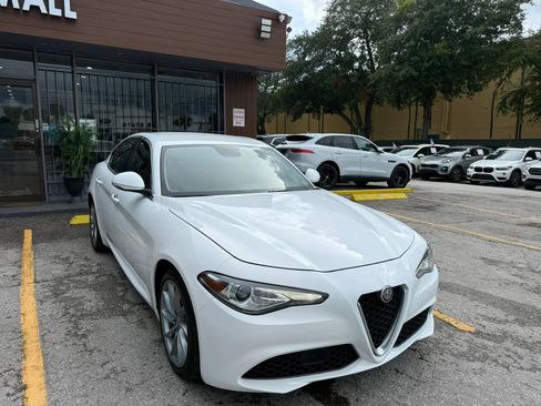 Used 2018 Alfa Romeo Giulia AWD image 3
