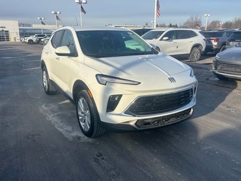 Certified 2024 Buick Encore GX Preferred w/ Comfort Package image 3