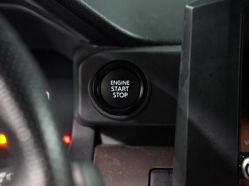 Certified 2025 Toyota Tacoma SR5 AWD/4WD image 18