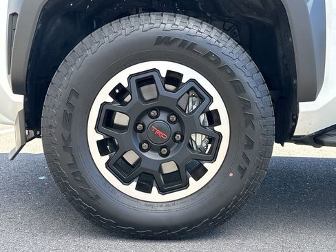 Used 2025 Toyota 4Runner TRD Off-Road image 16