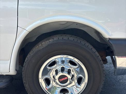 Used 2015 GMC Savana 2500 RWD image 9