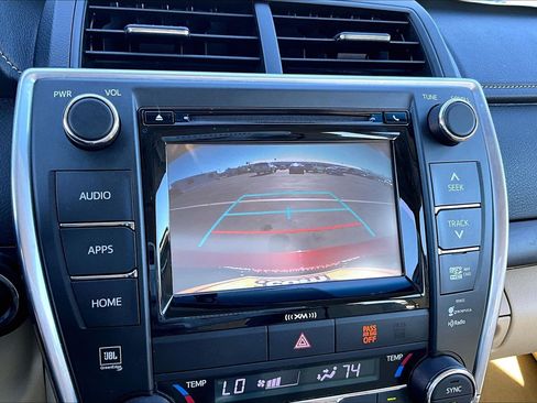 Used 2017 Toyota Camry XLE w/ Moonroof Package FWD image 20