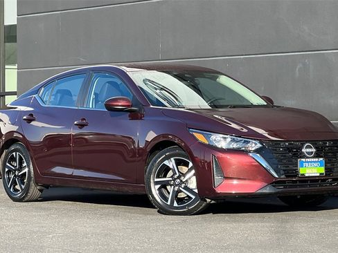 Used 2025 Nissan Sentra SV image 3