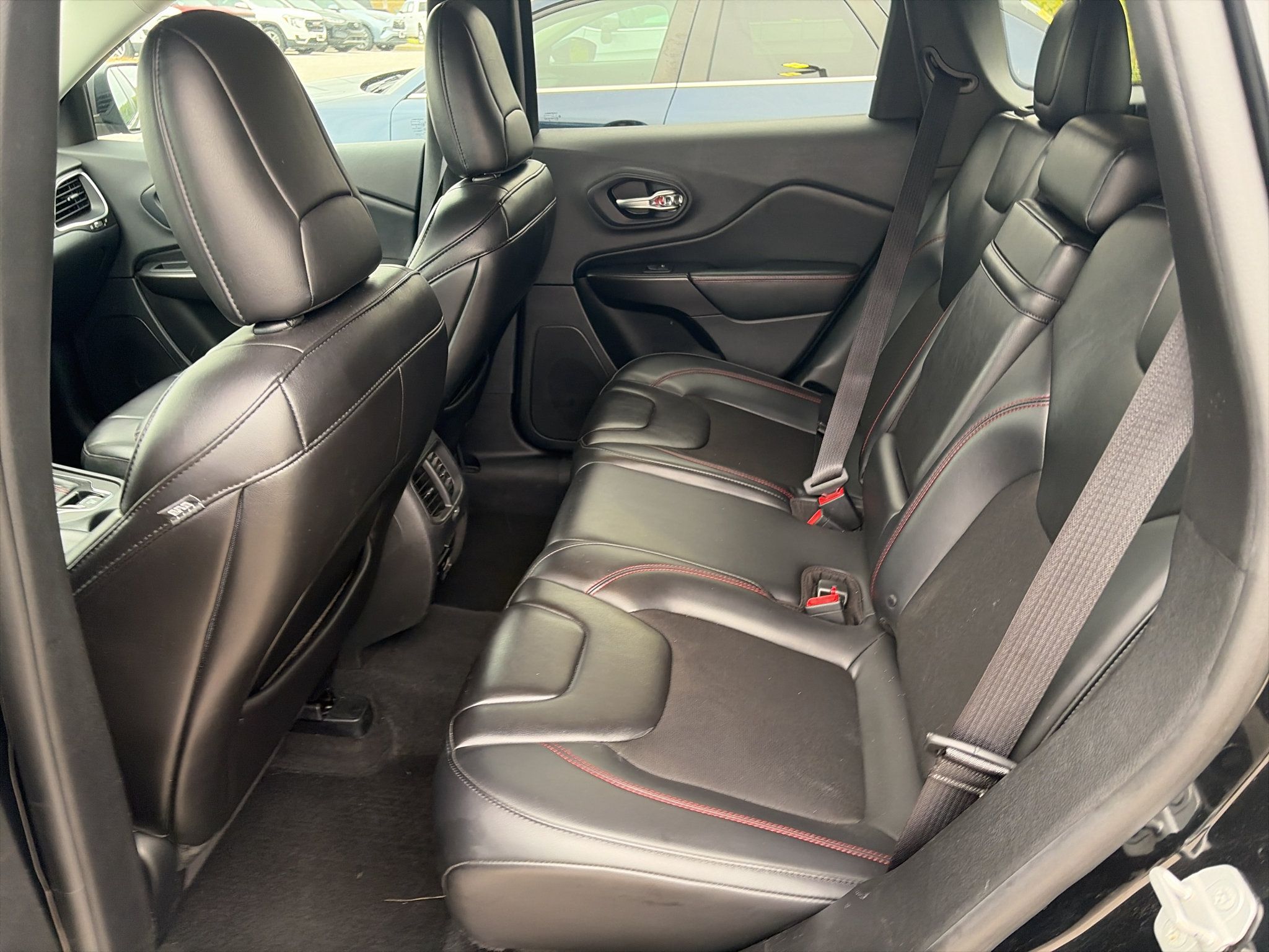 Used 2019 Jeep Cherokee Trailhawk w/ Cold Weather Group AWD/4WD image 8