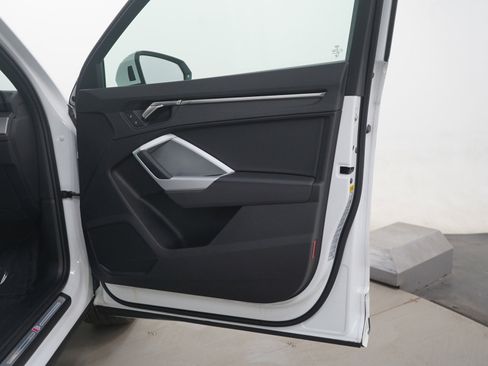 Used 2025 Audi Q3 2.0T Premium image 11