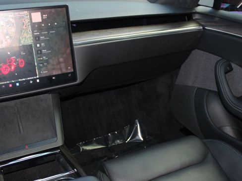 Used 2022 Tesla Model S AWD image 27