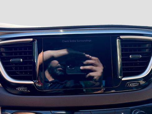 Used 2017 Chrysler Pacifica Touring FWD image 13