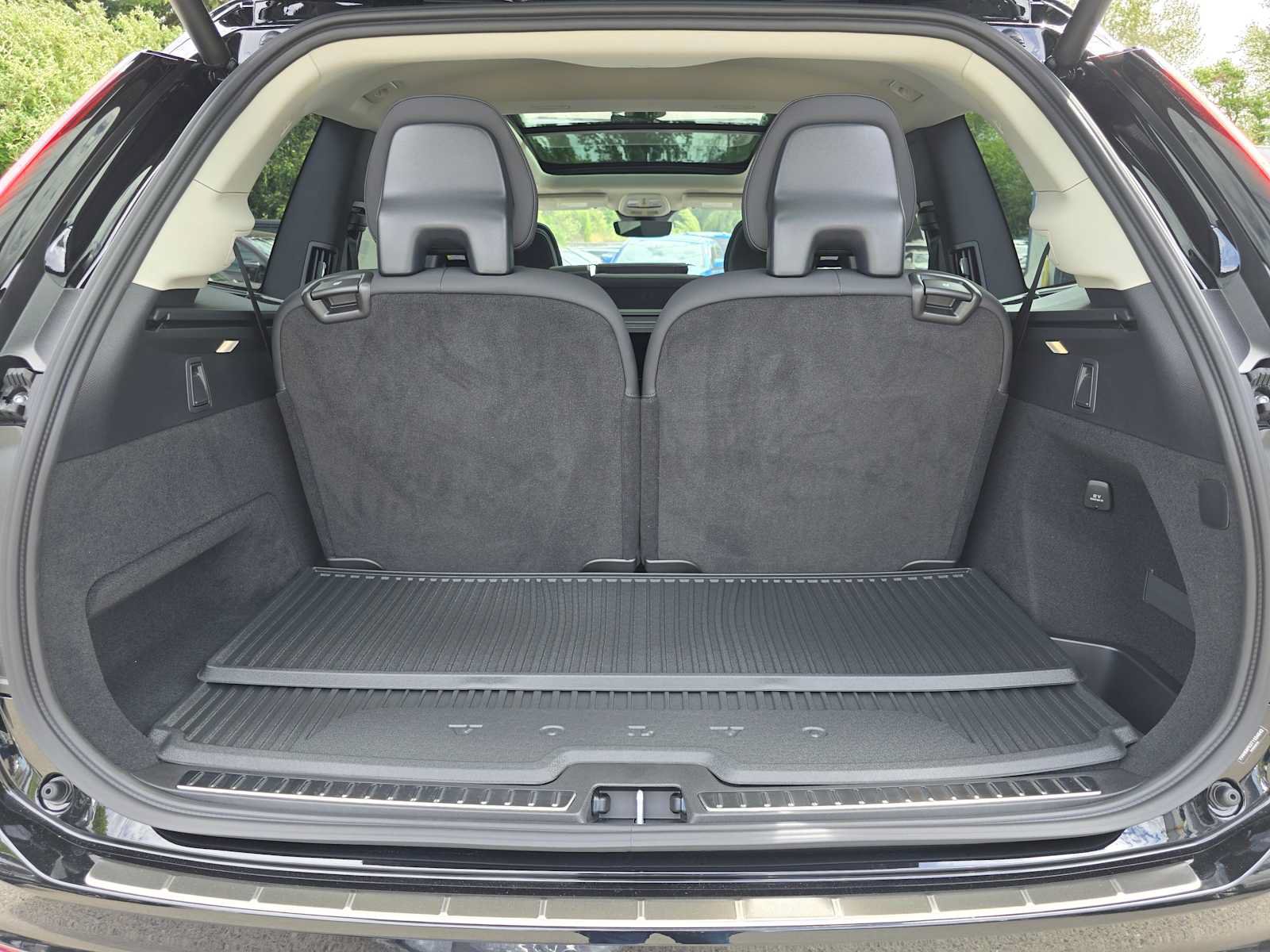 New 2026 Volvo XC90 T8 Plus w/ Protection Package AWD/4WD image 14