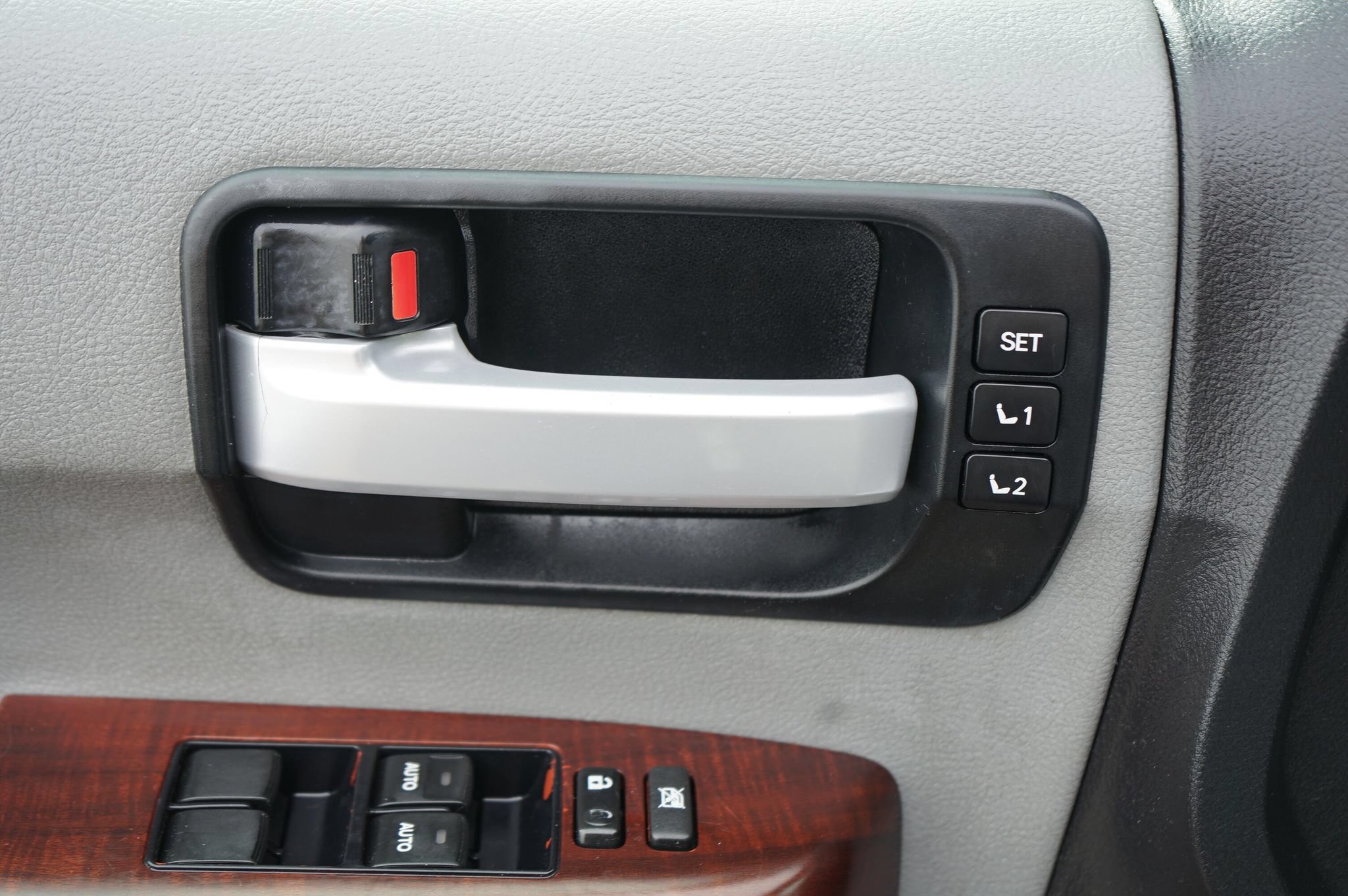 Used 2011 Toyota Sequoia Platinum AWD/4WD image 12