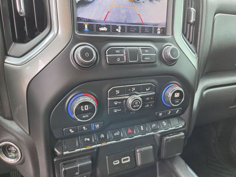 Used 2021 Chevrolet Silverado 1500 LTZ AWD/4WD image 22