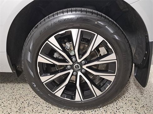 Used 2023 Volvo XC60 B5 Plus w/ Climate Package image 8