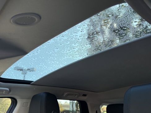 Used 2025 Land Rover Discovery Sport S image 18