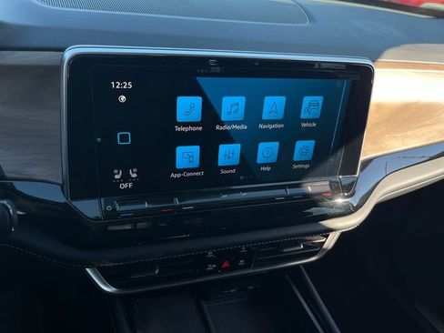 Used 2024 Volkswagen Atlas SE image 15