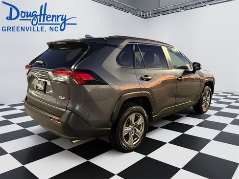 Used 2022 Toyota RAV4 XLE w/ Convenience Package image 5