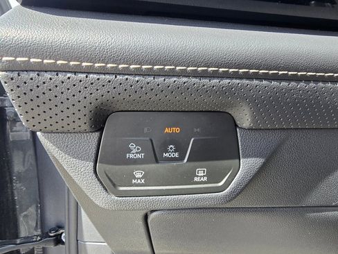 Used 2024 Volkswagen Atlas SE image 18