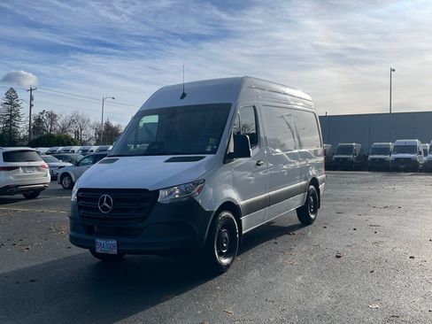 Used 2025 Mercedes-Benz Sprinter 2500 image 1