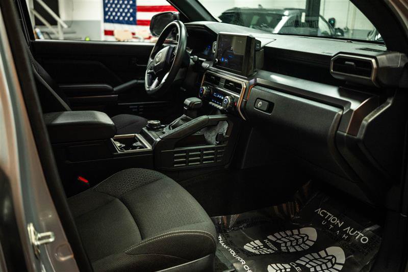 Used 2025 Toyota 4Runner SR5 AWD/4WD image 13