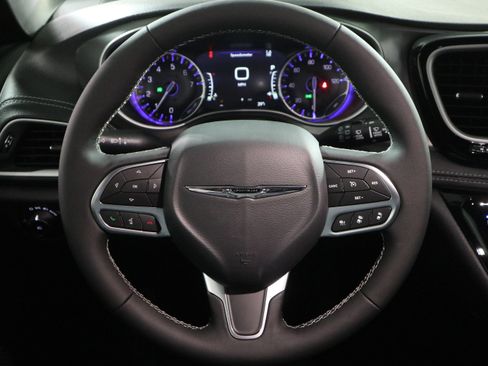New 2026 Chrysler Pacifica Select image 17