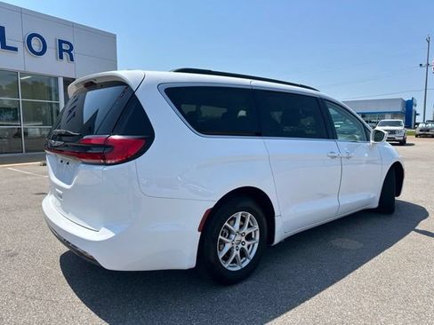 Used 2022 Chrysler Pacifica Touring-L FWD image 17