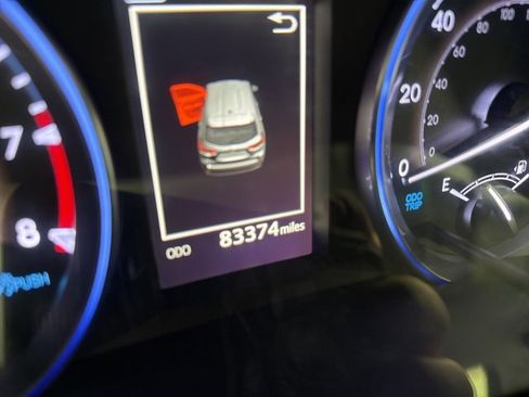 Used 2019 Toyota Highlander XLE image 18