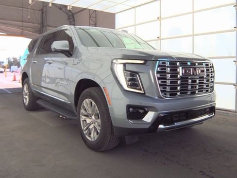 Used 2025 GMC Yukon XL Denali image 2