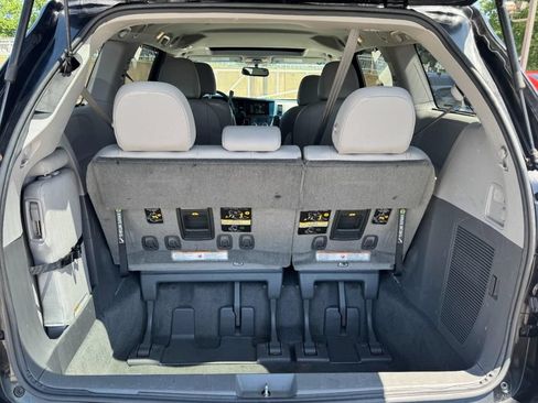 Used 2017 Toyota Sienna XLE FWD image 6