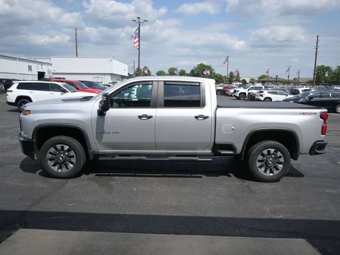 Used 2021 Chevrolet Silverado 2500 Custom w/ Custom Value Package AWD/4WD image 10