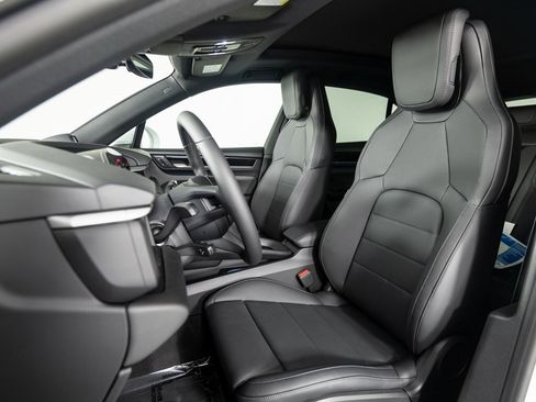 New 2025 Porsche Macan 4 Electric image 5