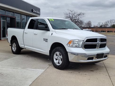 Used 2019 RAM 1500 Classic SLT AWD/4WD image 12