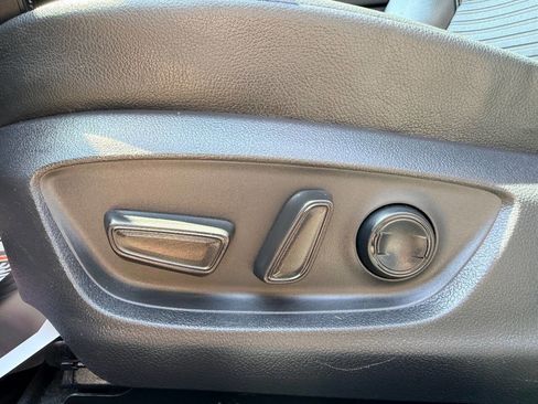 Used 2019 Toyota Camry SE image 16