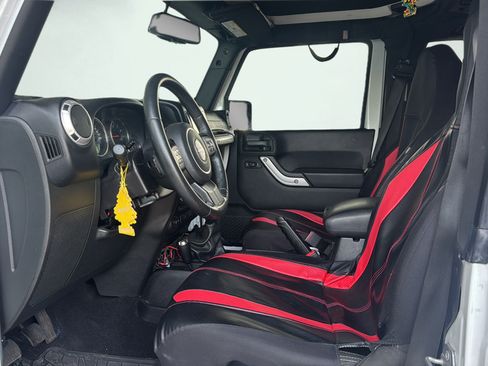 Used 2015 Jeep Wrangler Sahara w/ Connectivity Group AWD/4WD image 19