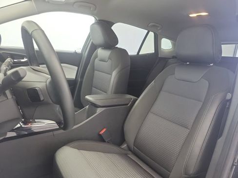 Used 2025 Chevrolet Trax LT w/ LT Convenience Package FWD image 18