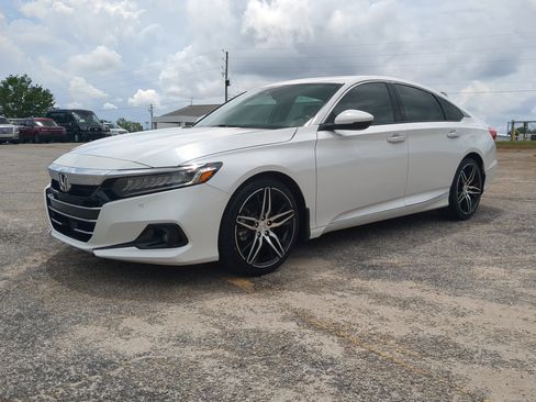 Used 2021 Honda Accord Touring image 6