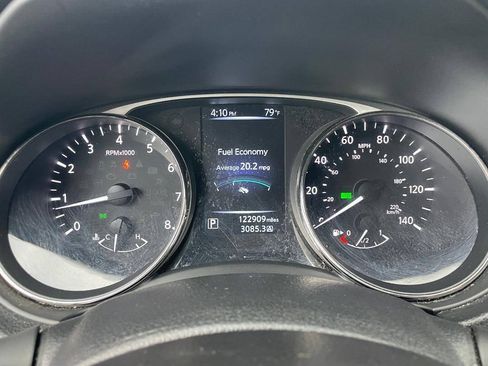 Used 2015 Nissan Rogue S AWD/4WD image 16