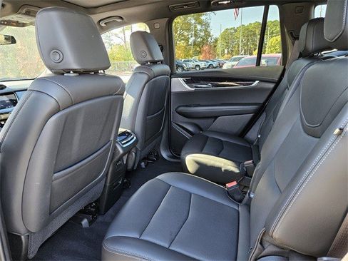 Certified 2025 Cadillac XT6 Premium Luxury image 5