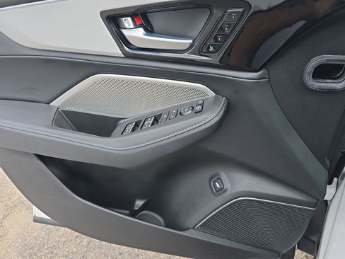 Used 2023 Acura MDX SH-AWD w/ Technology Package image 29