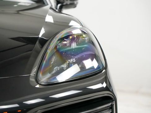 Used 2020 Porsche Cayenne Turbo AWD/4WD image 7