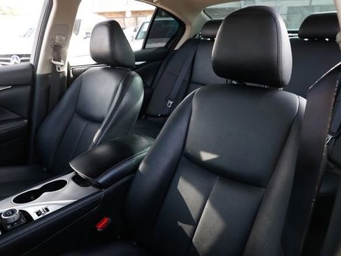 Used 2017 INFINITI Q50 Signature Edition w/ All Weather Package (L93) image 9