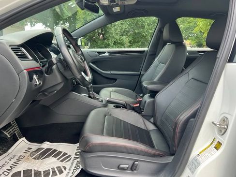 Used 2017 Volkswagen Jetta GLI FWD image 11