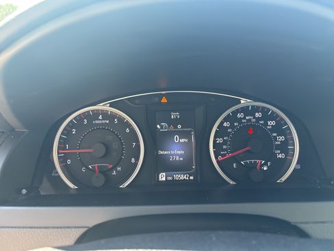 Used 2016 Toyota Camry SE FWD image 21