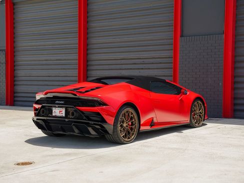 Used 2022 Lamborghini Huracan EVO RWD image 14