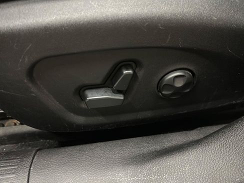 Certified 2016 Chrysler 200 Limited w/ Convenience Group FWD image 16