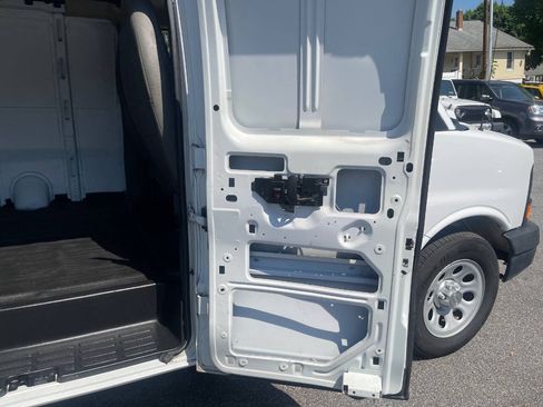 Used 2012 Chevrolet Express 1500 RWD image 24