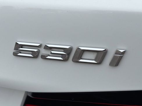 Used 2021 BMW 530i w/ Convenience Package image 11