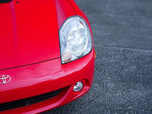 Used 2003 Toyota MR2 image 10