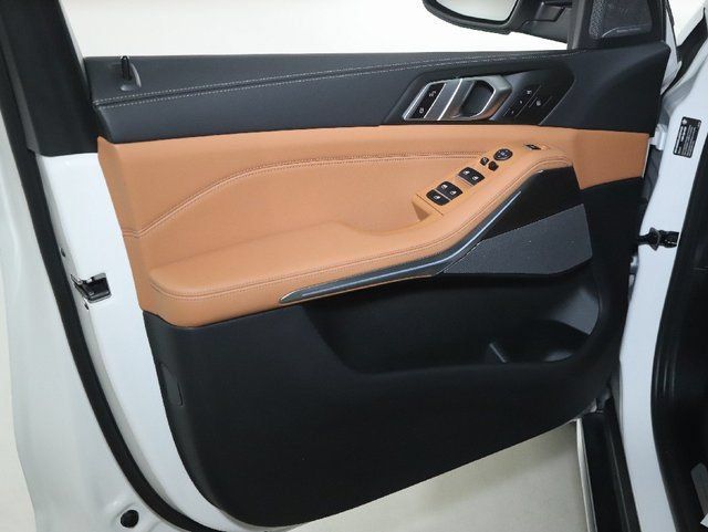 Used 2025 BMW X5 xDrive40i AWD/4WD image 17