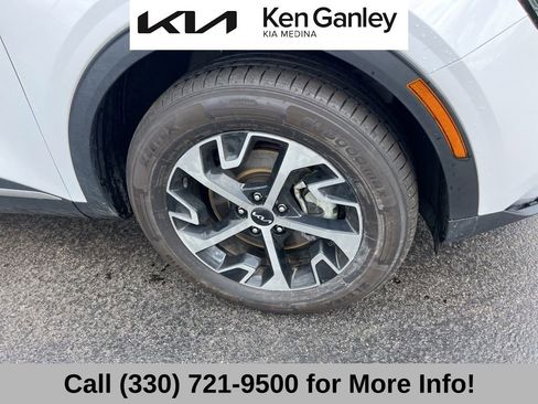 Certified 2024 Kia Sportage EX image 22