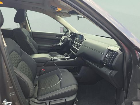 Used 2025 Nissan Pathfinder SV w/ SV Premium Package FWD image 6